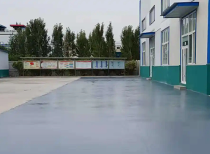 许昌彩色路面喷涂翻新的材料对冬季